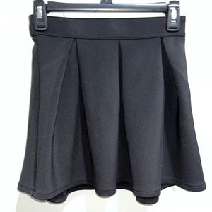 Black flowy folded skirt.